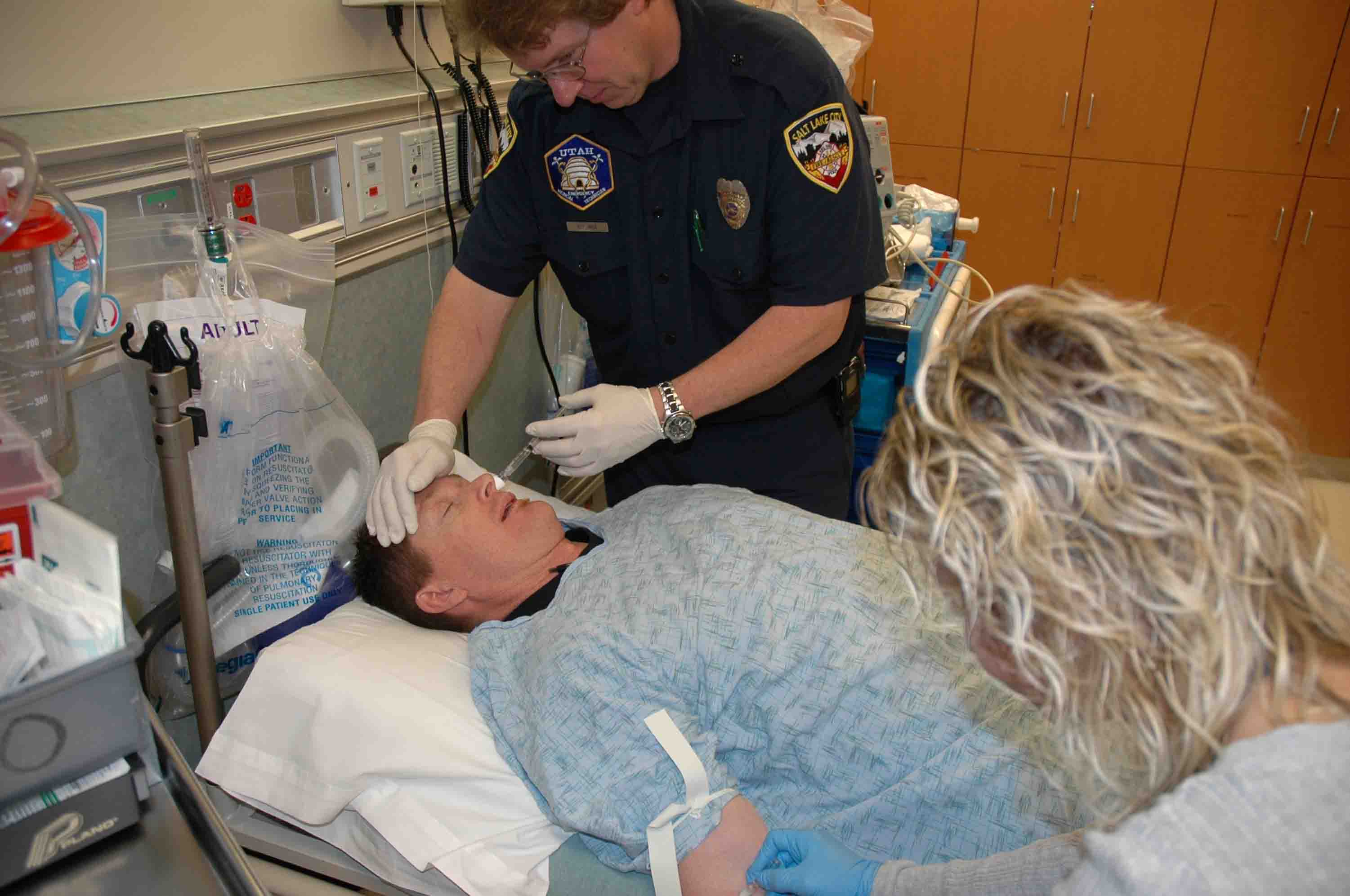 Delivering intranasal naloxone to a heroin overdose in an emergency situation